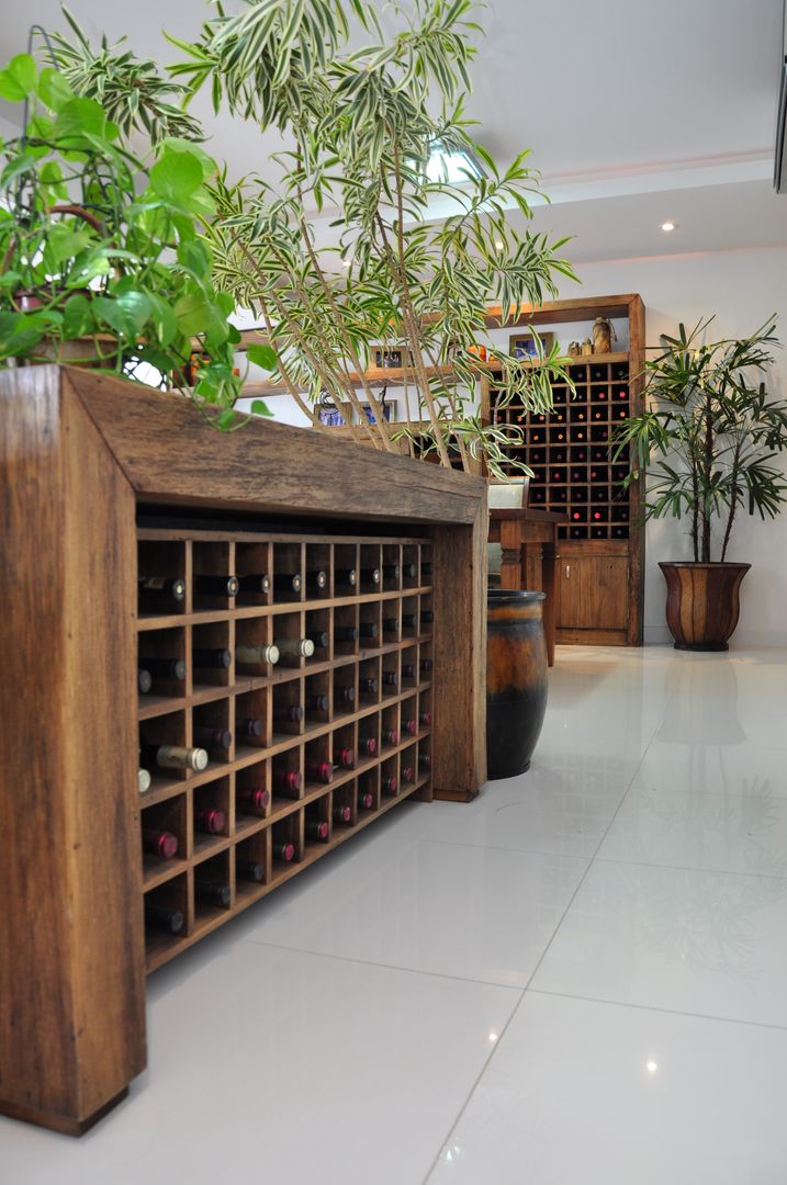 Jardim Europa, Andreia Weiler Arquitetura Andreia Weiler Arquitetura Rustic style wine cellar Wood Wood effect