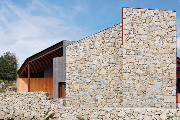 Diseño y construcción vivienda en la Cerdanya , SANTI VIVES ARQUITECTURA EN BARCELONA SANTI VIVES ARQUITECTURA EN BARCELONA Einfamilienhaus