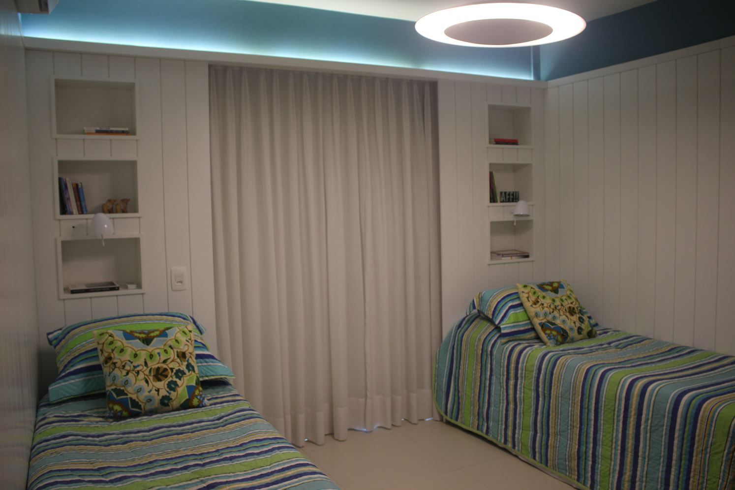 Apartamento JTA , Viviane Cunha Arquitetura Viviane Cunha Arquitetura Modern style bedroom