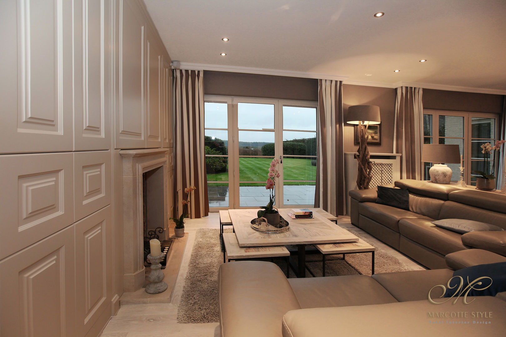 Landelijke villa bij Knokke, Marcotte Style Marcotte Style غرفة المعيشة خزانات و أدراج جانبية