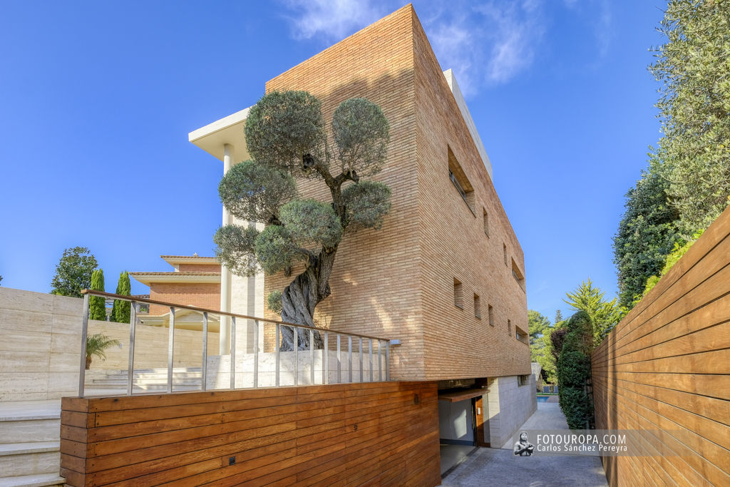 Fachada de una casa de lujo Carlos Sánchez Pereyra | Artitecture Photo | Fotógrafo Condominios