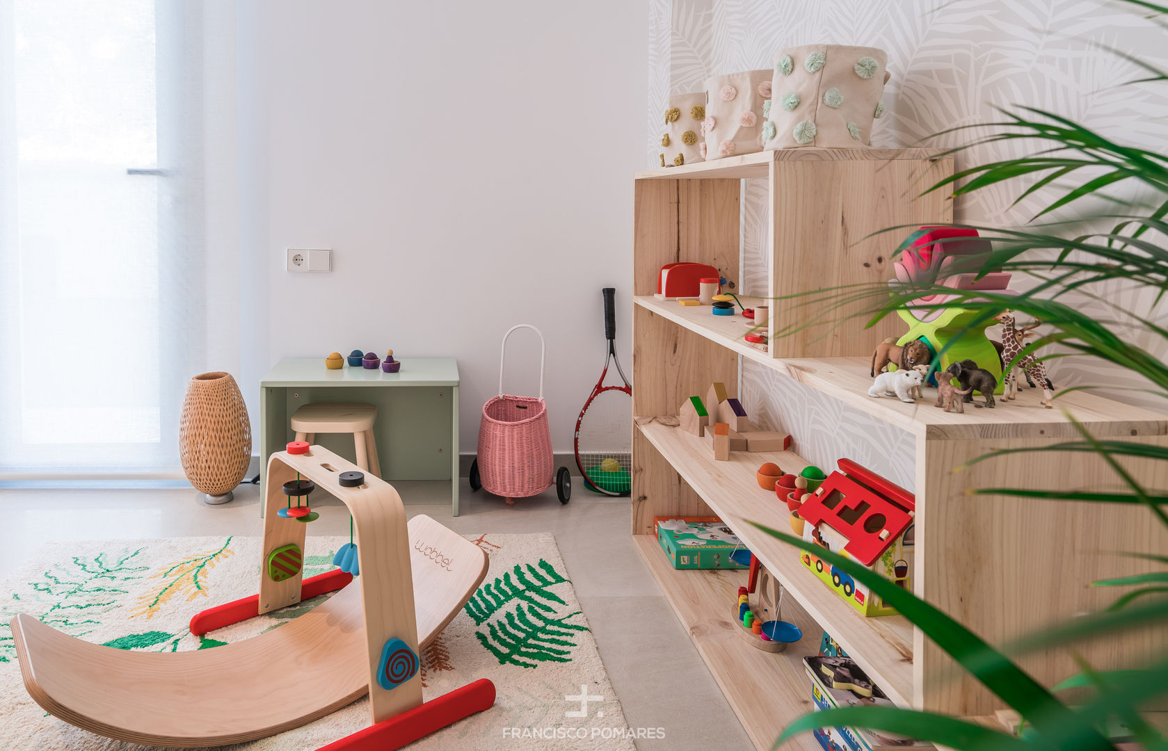 Interiorismo de estilo mediterráneo y diseño de cocina en apartamento (casa en la playa), ARREL arquitectura ARREL arquitectura Nursery/kid’s room