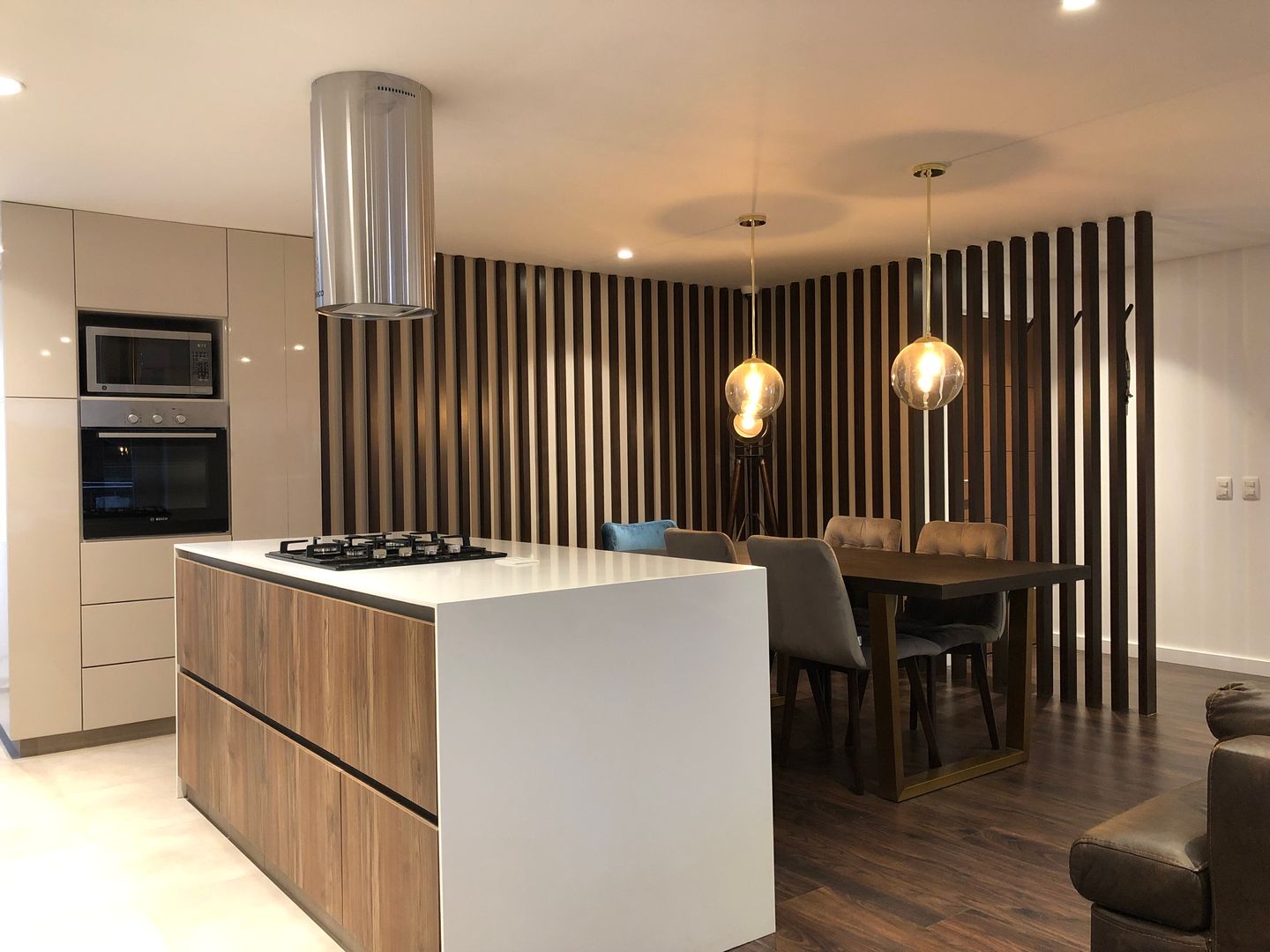 Apartamento AGS, entrearquitectosestudio entrearquitectosestudio Built-in kitchens Wood Wood effect