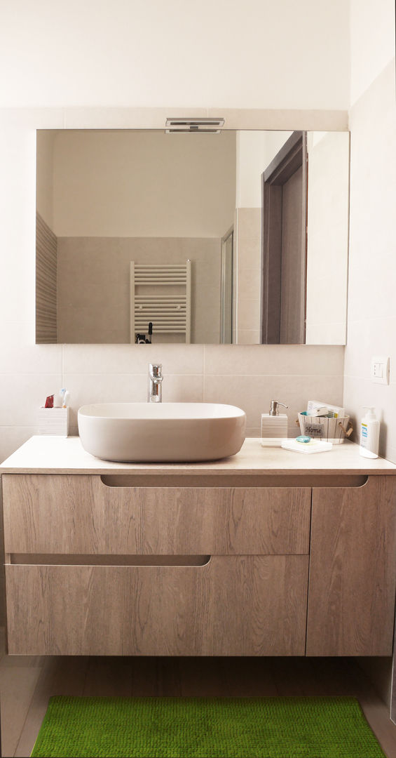 bagno studio di progettazione architetto caterina martini Bagno moderno gres, righe, grigio, bagno a righe