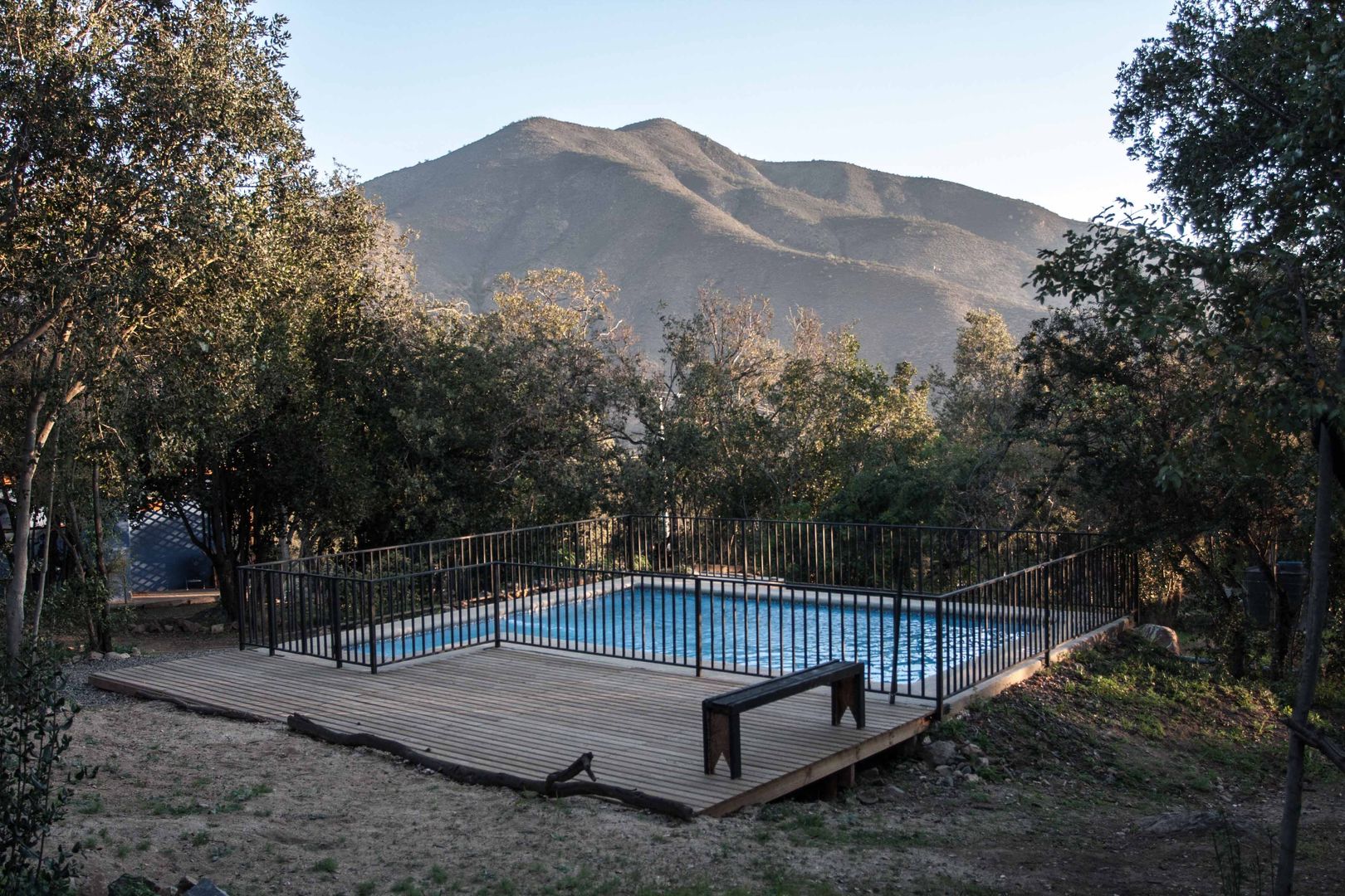 Casa Olmue, MACIZO, ARQUITECTURA EN MADERA MACIZO, ARQUITECTURA EN MADERA Garden Pool Wood Wood effect