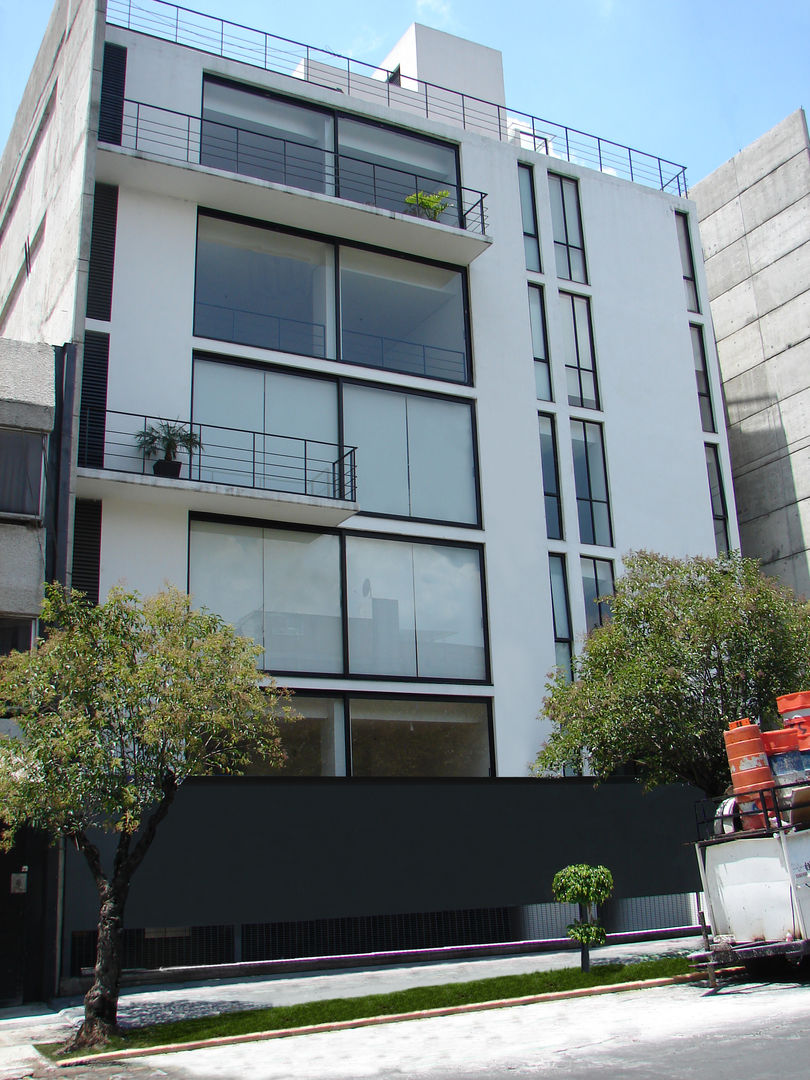 Proyecto Arquitectónico Anzures, BLAUE MINZE BLAUE MINZE Terrace house Concrete