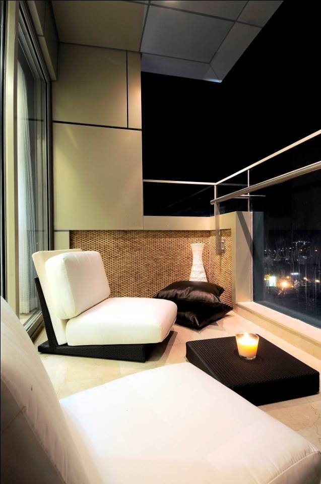 Living Room Balcony SPACE DESIGN STUDIOS Modern balcony, veranda & terrace