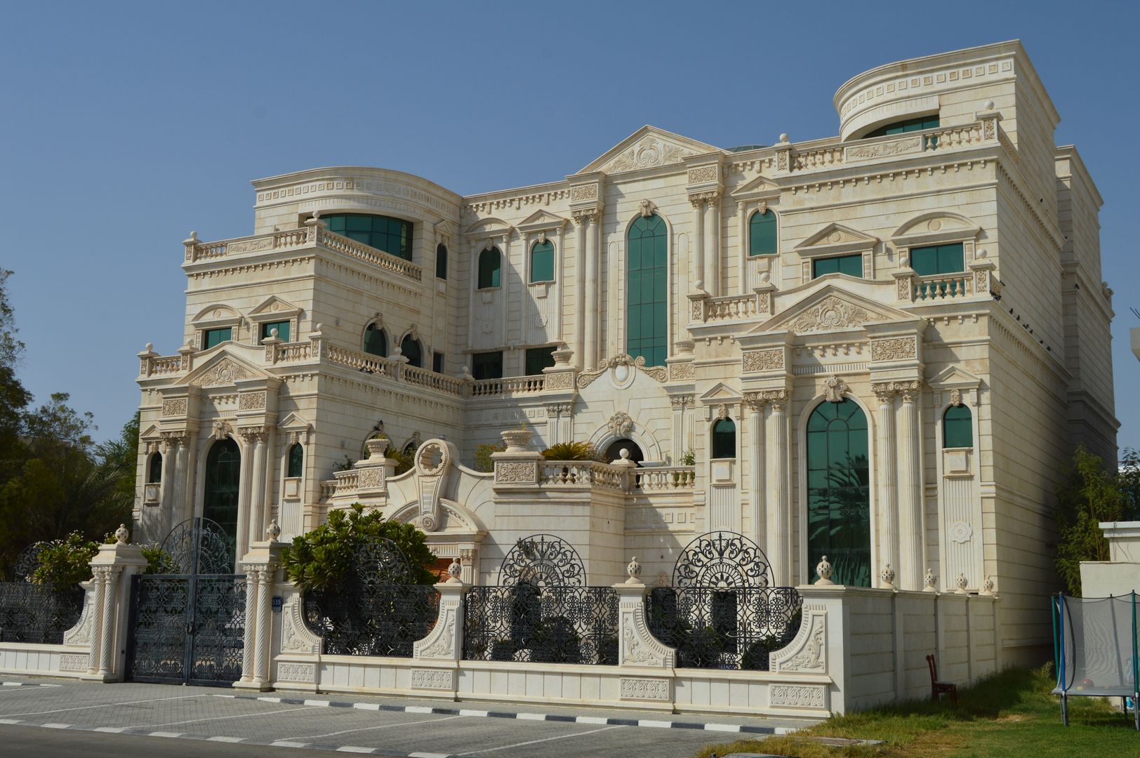 قصر الفلاحي في دولة الامارات العربية, tatari company tatari company Viviendas colectivas Piedra