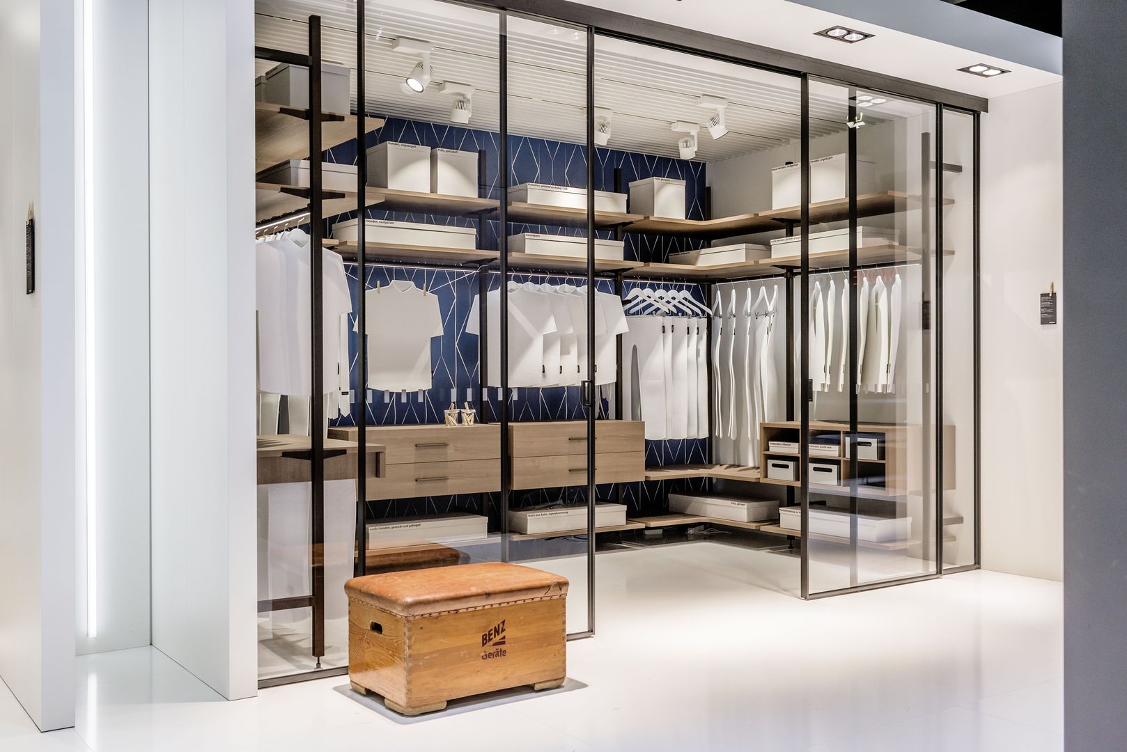 Популярная гардеробная система UNO raumplus, Raumplus Raumplus Industrial style dressing room Storage