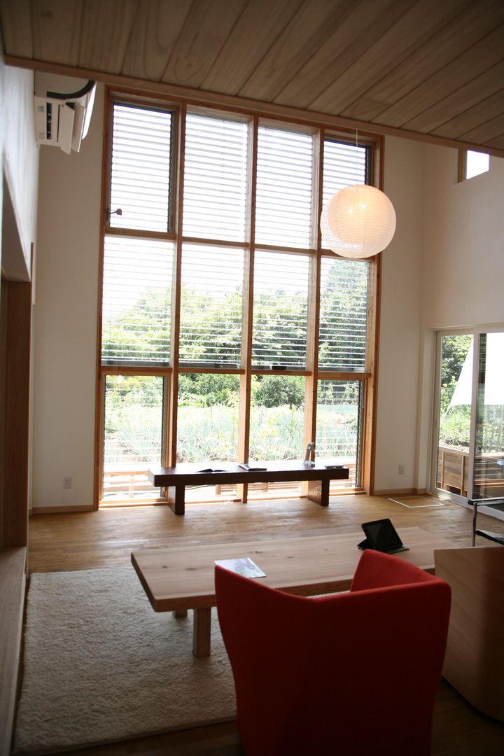 畑の中の家, 株式会社高野設計工房 株式会社高野設計工房 Scandinavian style living room