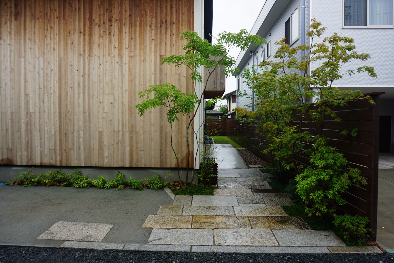 相模原 木造の家, 庭良/高橋良仁庭苑設計室 庭良/高橋良仁庭苑設計室 Front yard