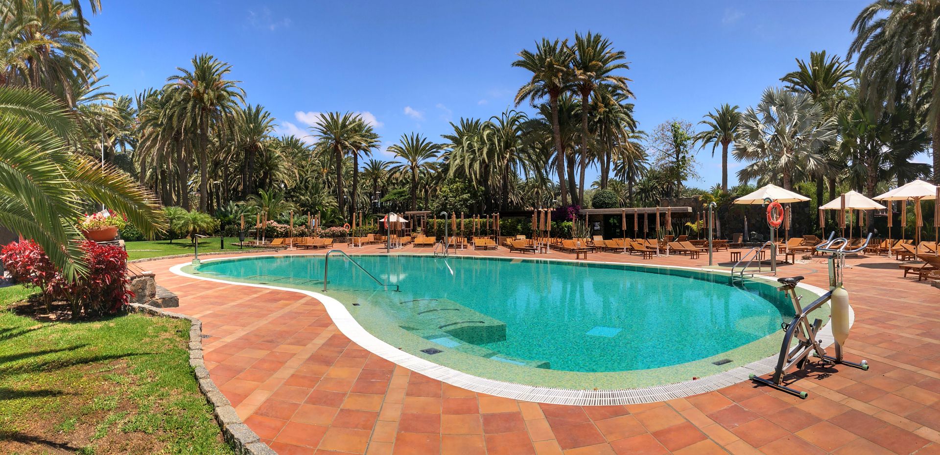 REFORMA HOTEL PALM BEACH | SEASIDE, RÖ | ARQUITECTOS RÖ | ARQUITECTOS Piscinas de jardim Azulejo