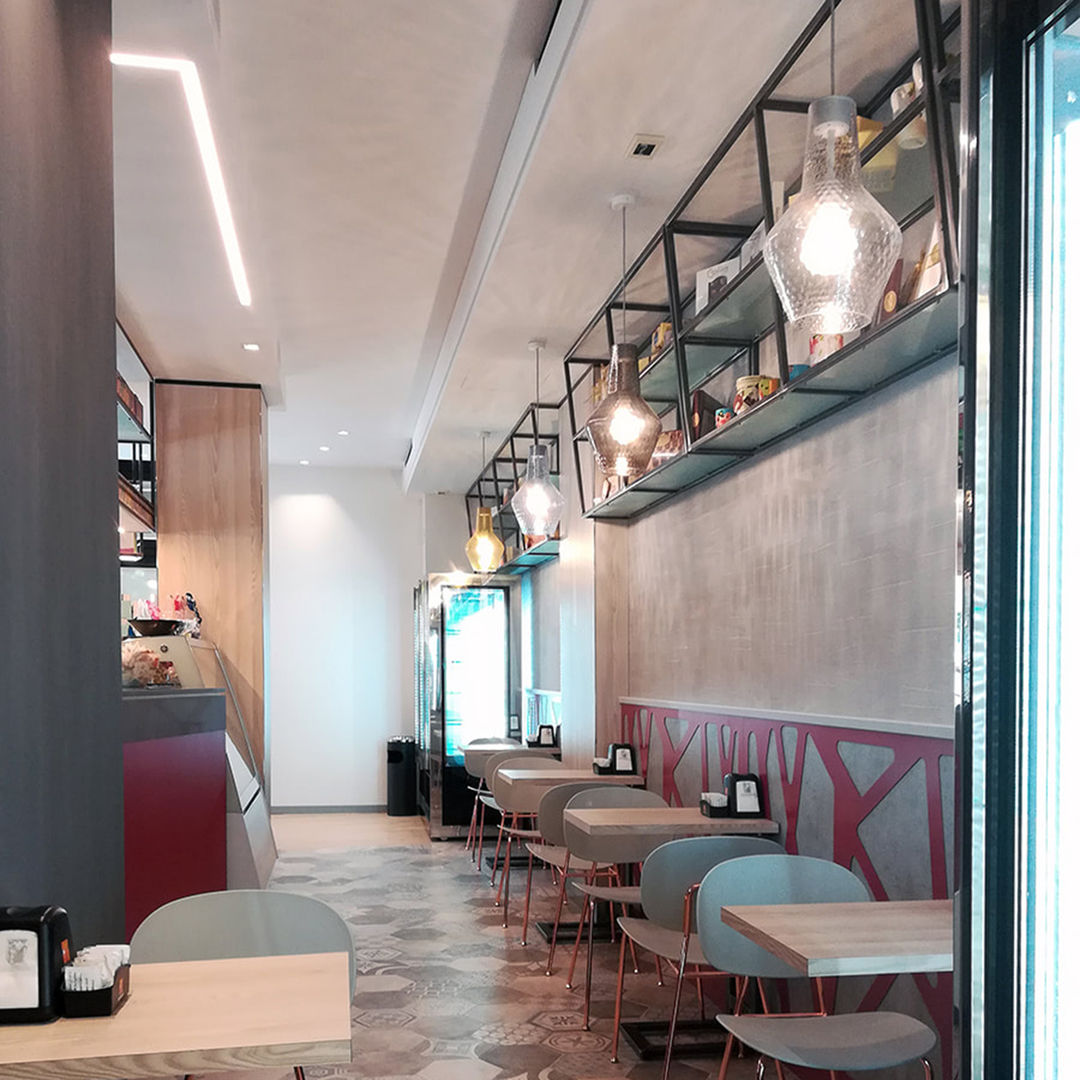 Restyling illuminazione in chiave moderna: Pasticceria Primavera, Progetti in Luce Progetti in Luce Commercial spaces Quán bar & club