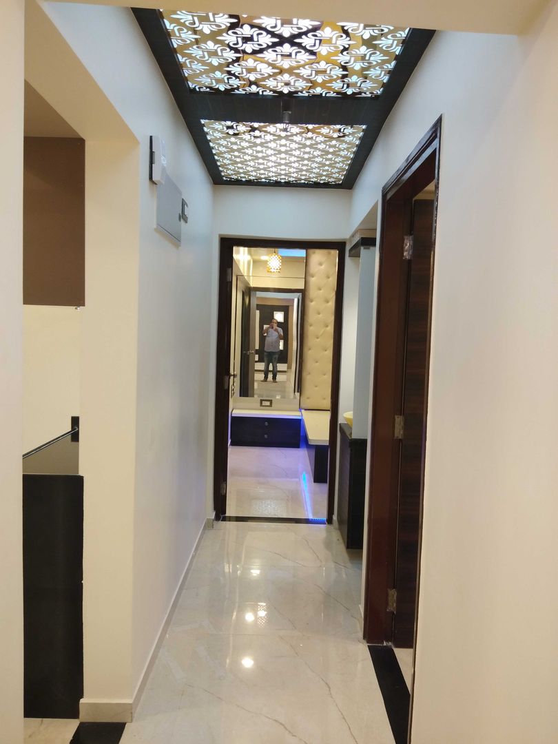 2 BHK complete interior done in Cosmos Habitate, Thane., VR Interior Designerss VR Interior Designerss 和風デザインの リビング 合板（ベニヤ板）