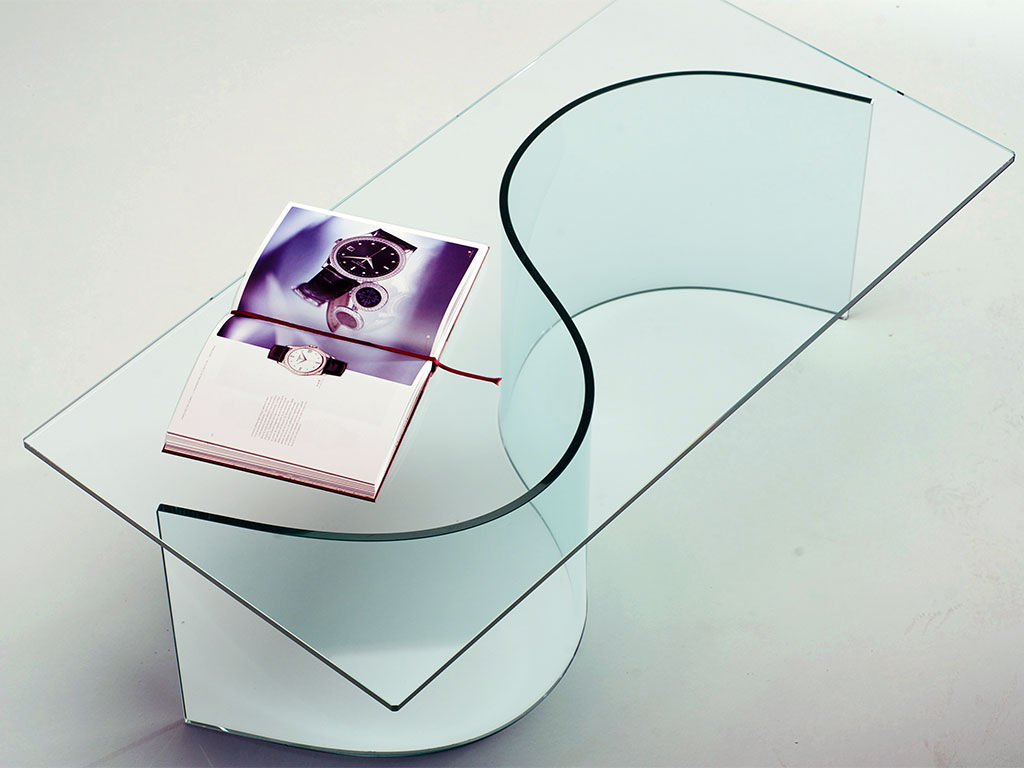 Nirvana curved glass table for living rooms INFABBRICA Salas modernas Vidrio Mesas de centro y auxiliares