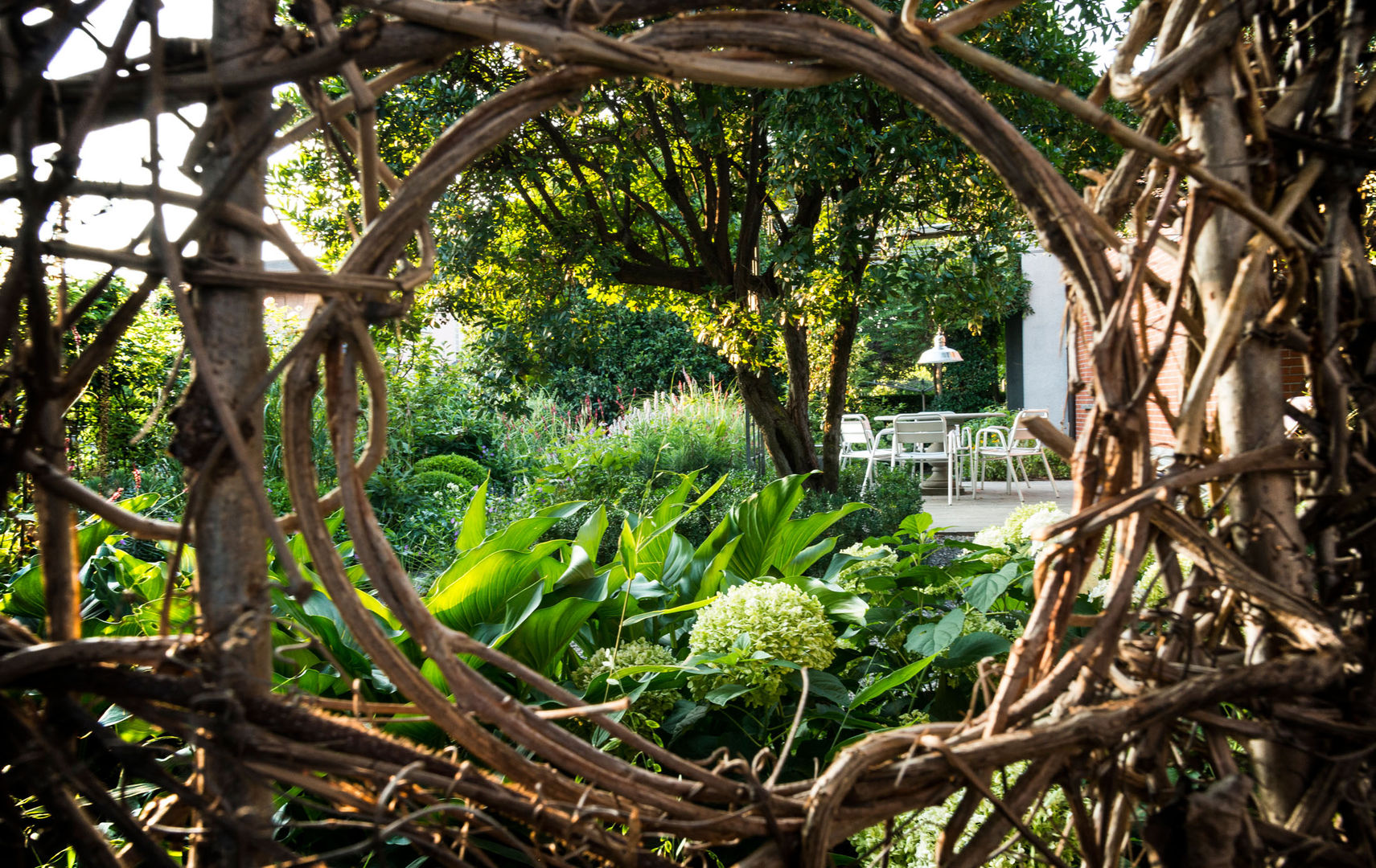 Giardino privato tra Milano e Como, Mirco Colzani Mirco Colzani Jardines en la fachada