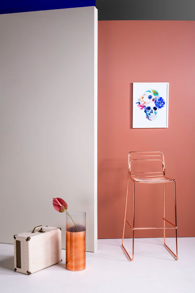 ¿Cómo decorar espacios pequeños?, moblum moblum Modern dining room Chairs & benches