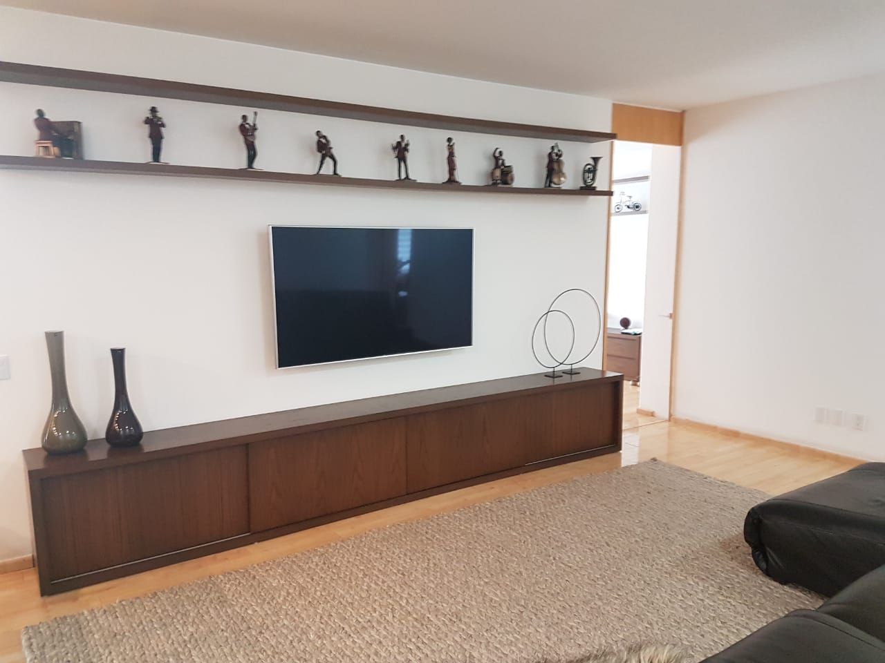 Carpinteria Fina, AAVE Diseño y Construcción AAVE Diseño y Construcción Modern living room TV stands & cabinets