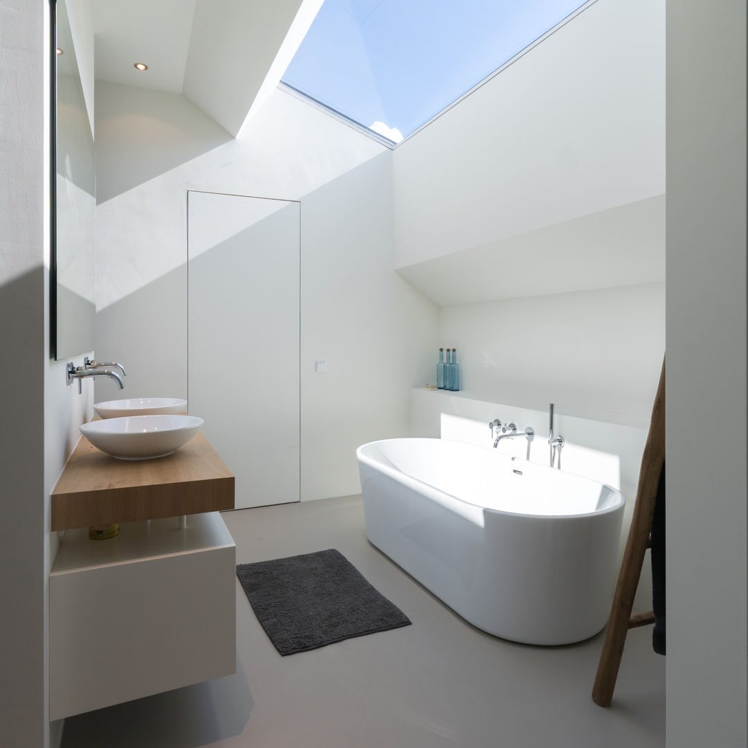 Villa PH, Ivo de Jong architect Ivo de Jong architect Modern bathroom Glass