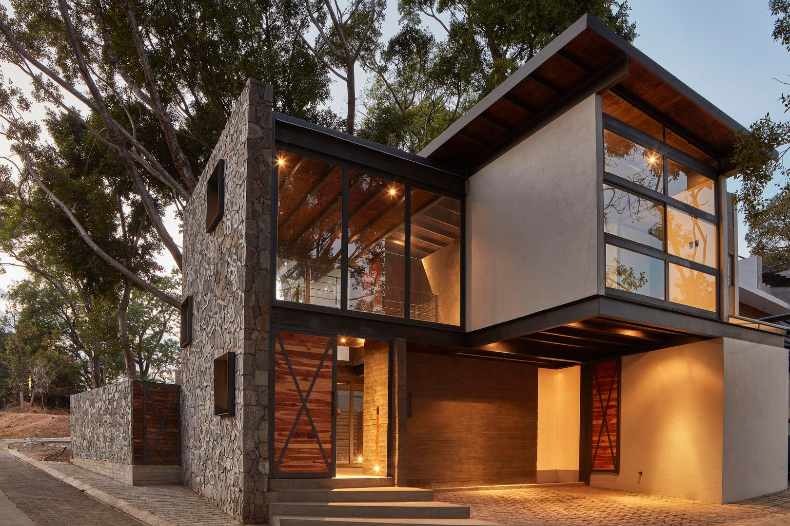 casa 3 arboles, PETRAM ARQUITECTURA PETRAM ARQUITECTURA Small houses Stone