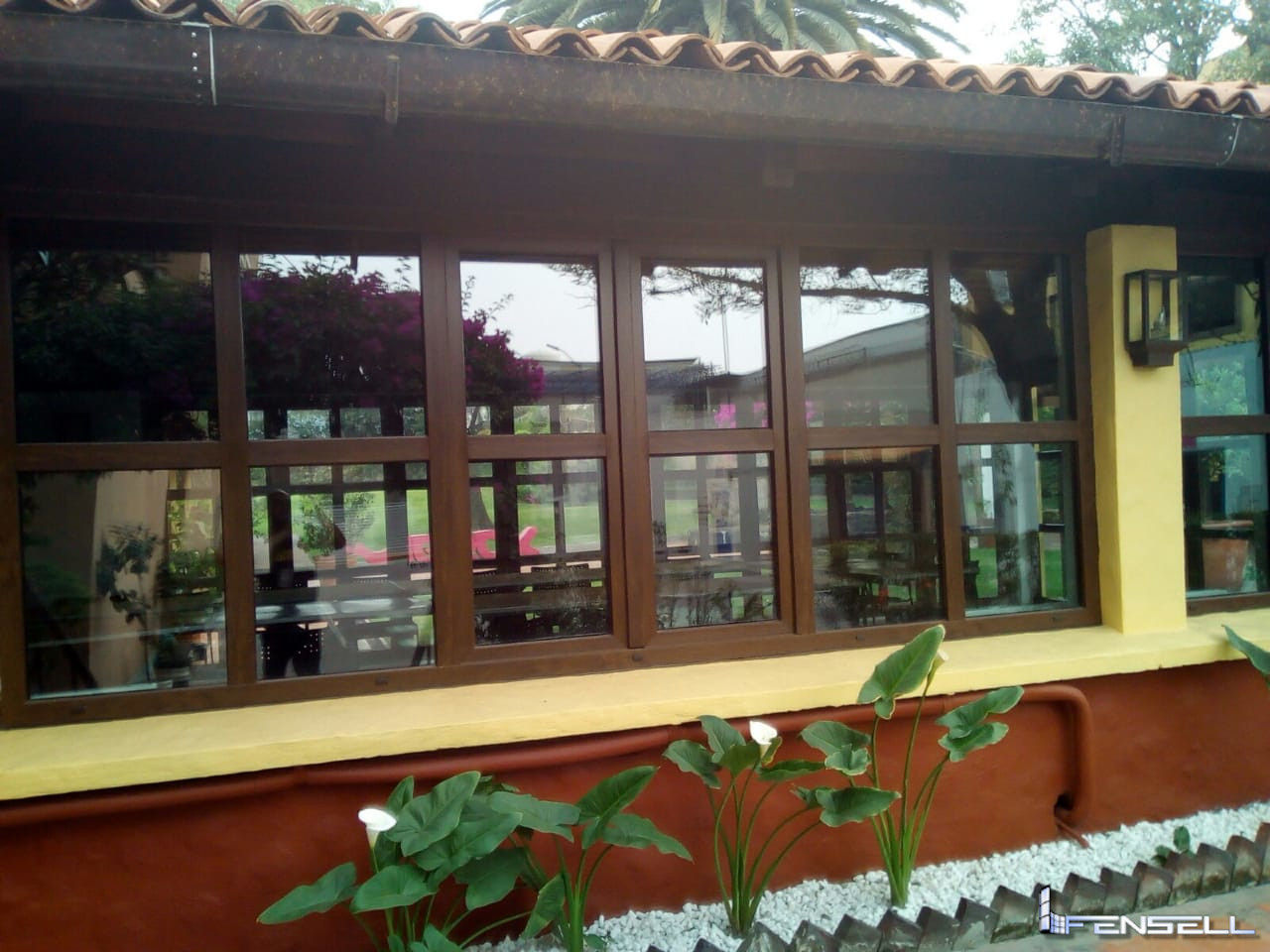 Proyecto Merck, FENSELL FENSELL Colonial style window and door Plastic Windows