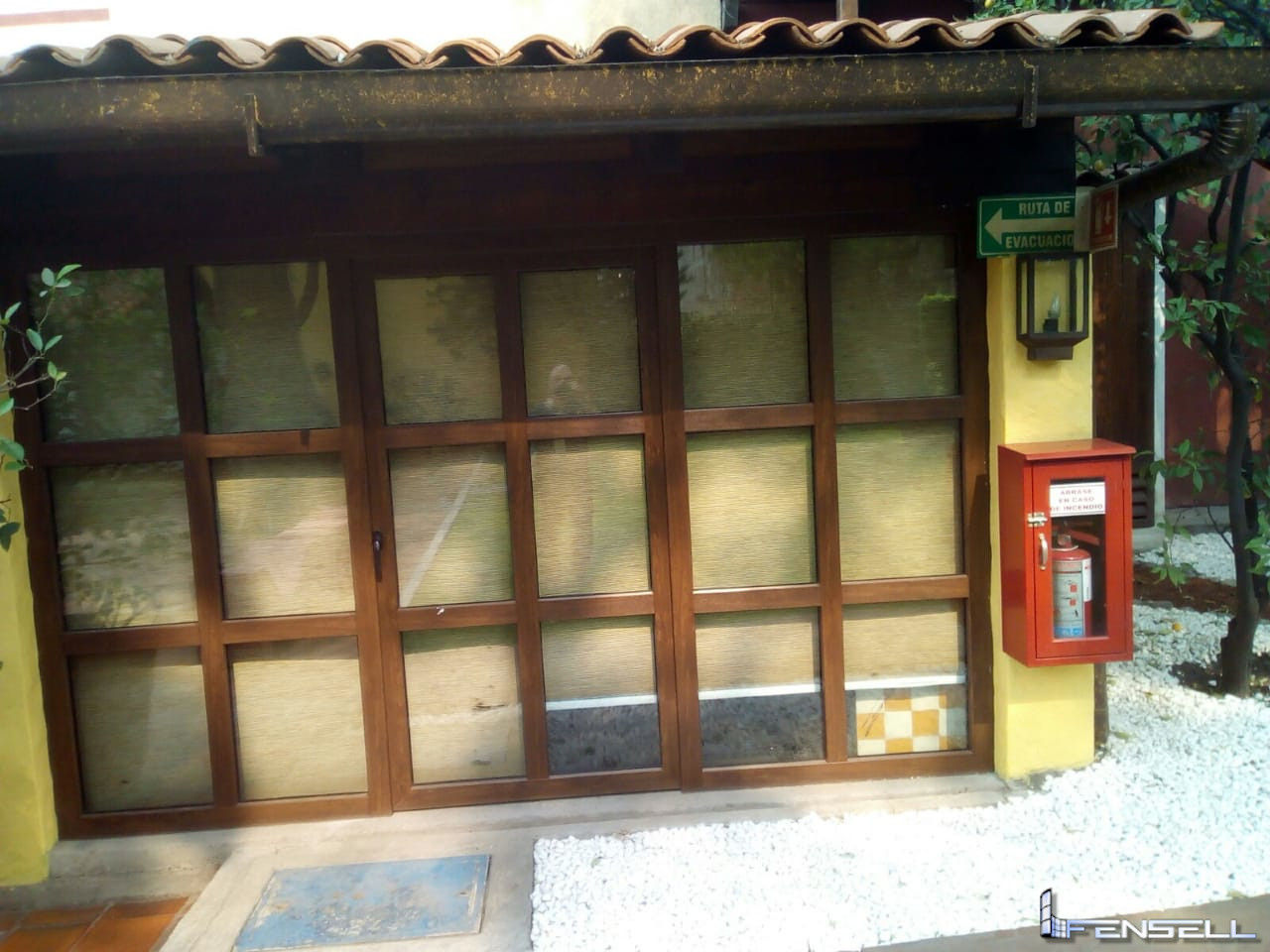 Proyecto Merck, FENSELL FENSELL Colonial style doors Plastic Doors
