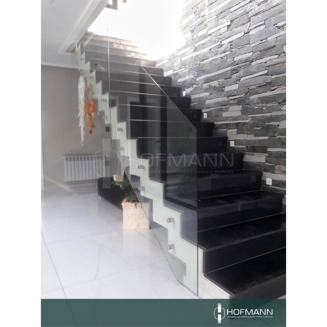 BARANDA DE VIDRIO TEMPLADO EN CAÑUELAS COUNTRY - CÓRDOBA ARGENTINA, HOFMANN - DESARROLLOS EN VIDRIO Y METAL HOFMANN - DESARROLLOS EN VIDRIO Y METAL Stairs Glass