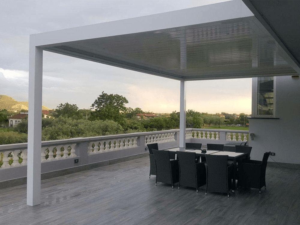 Climax con led spot, RGM srl RGM srl Modern balcony, veranda & terrace Aluminium/Zinc