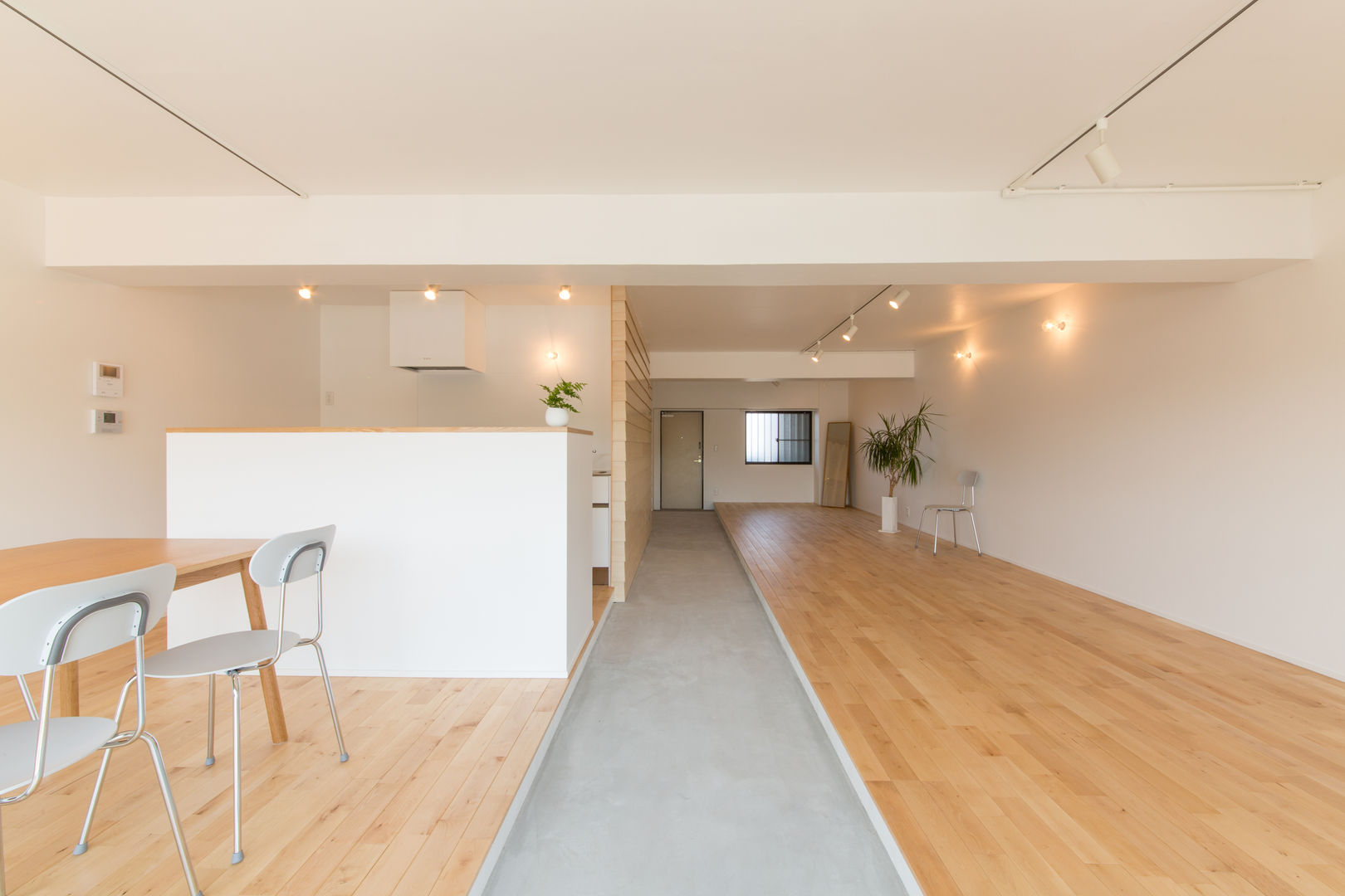 米子のマンションリノベーション, HAMADA DESIGN HAMADA DESIGN Minimalist corridor, hallway & stairs