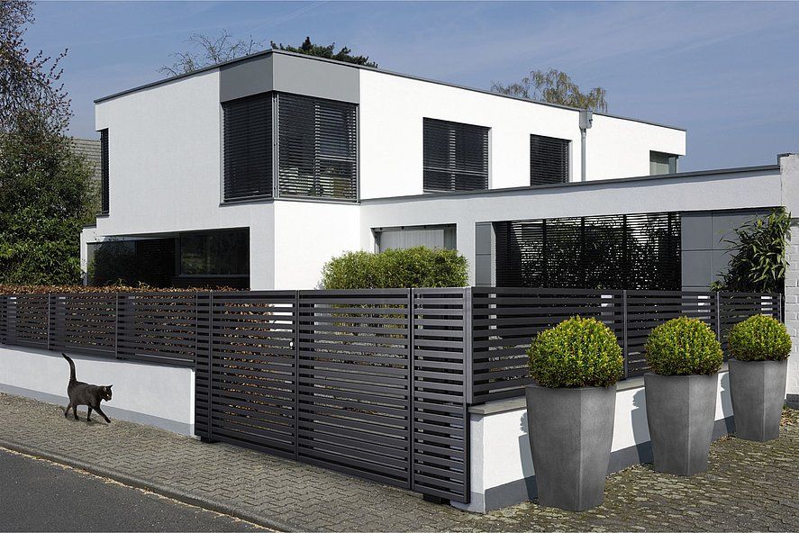 Moderner Aluminiumzaun MAGNUS, Super-Zaun Super-Zaun Jardins de fachadas de casas Alumínio/Zinco