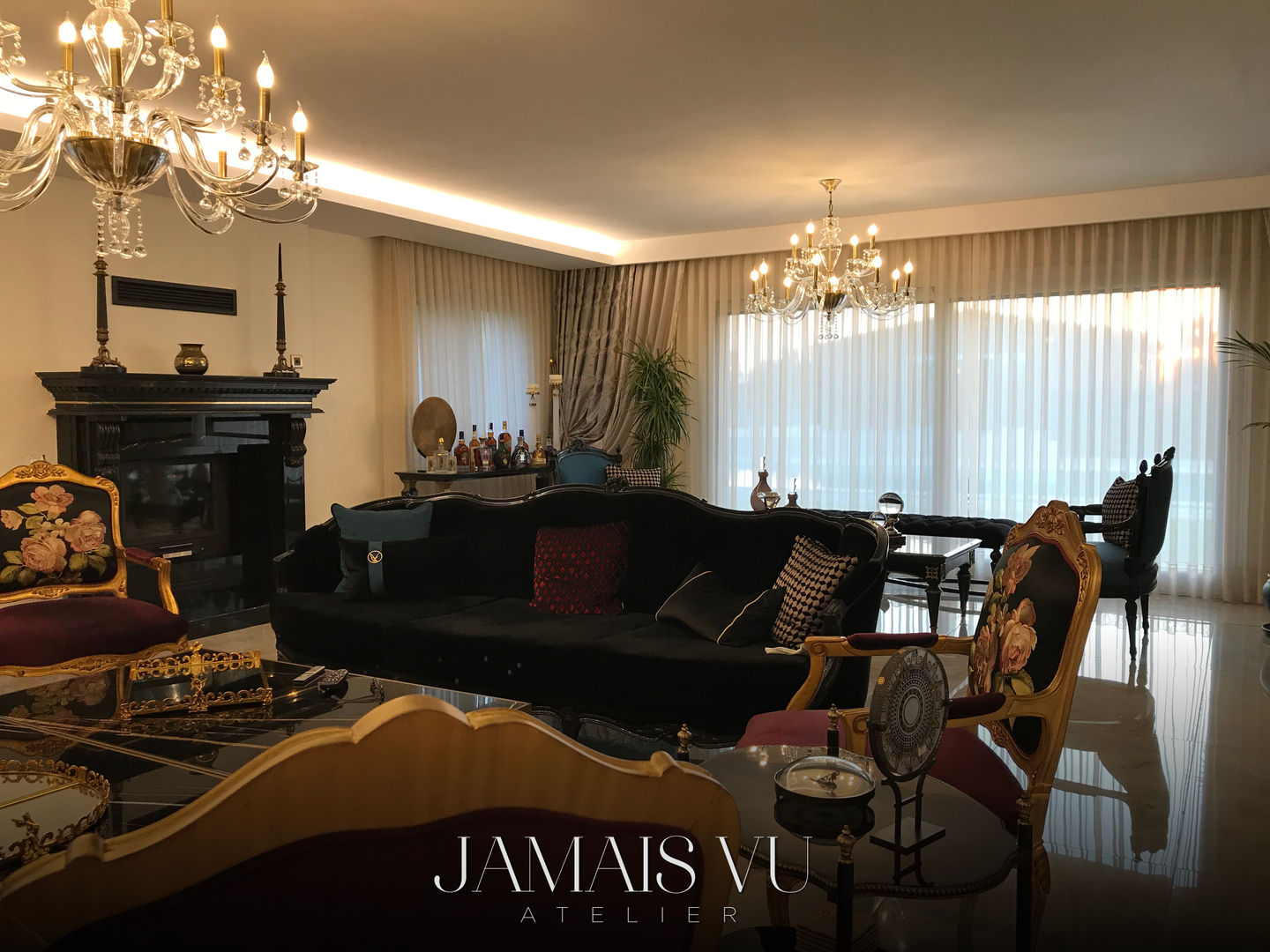 U_Mansion', Jamaıs Vu Atelıer Jamaıs Vu Atelıer クラシックデザインの リビング