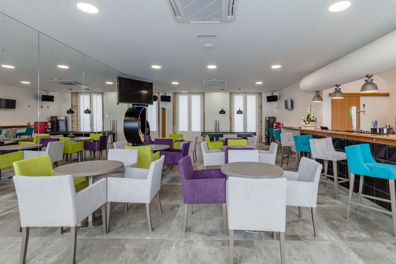 Projecto Decoração Interiores Hostel da Praça, Versatilis Inovação Design Versatilis Inovação Design พื้นที่เชิงพาณิชย์ โรงแรม