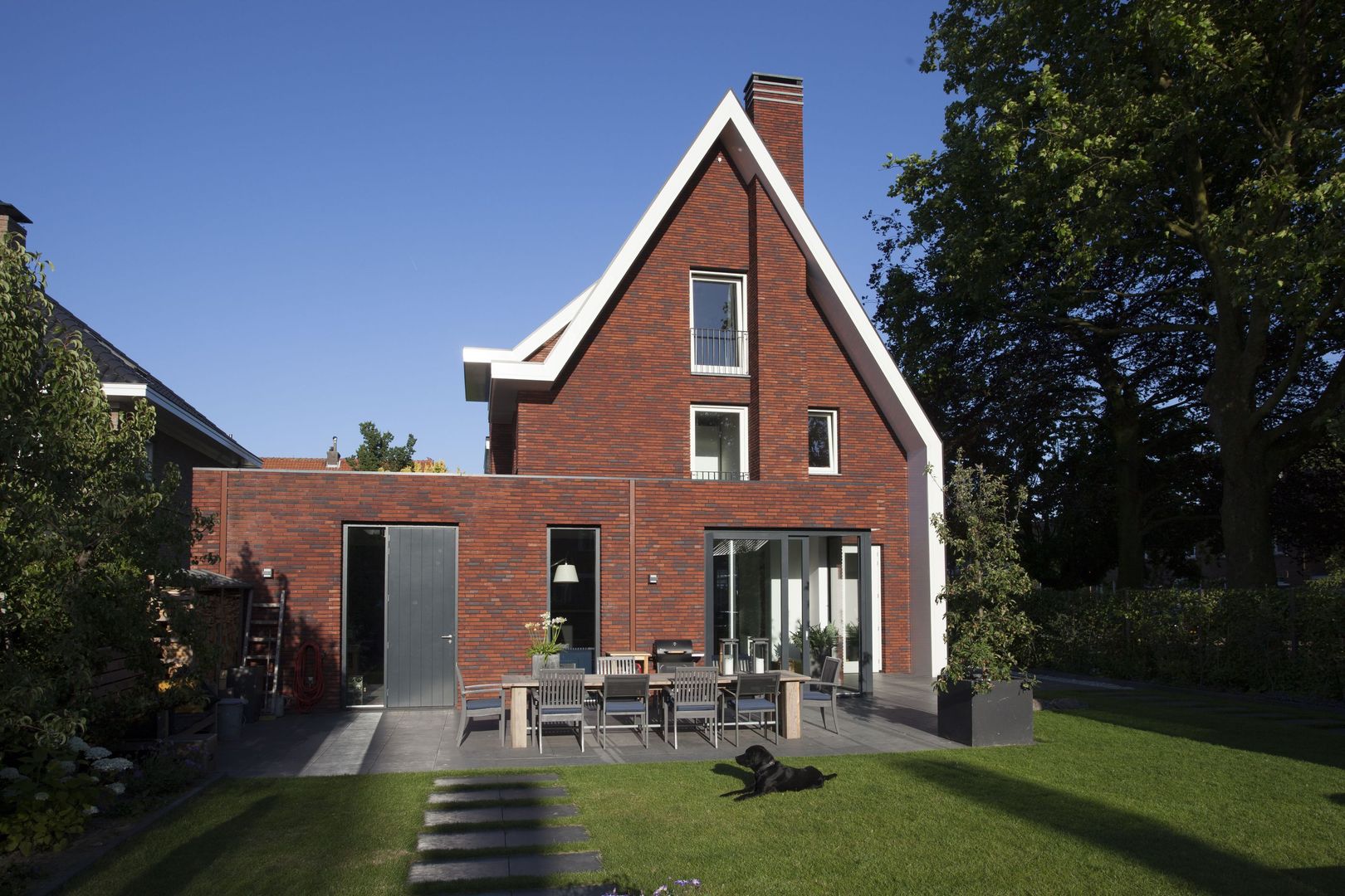 Achtergevel villa Oranjeburgh Schiedam Thijssen Verheijden Architecture & Management Villa Stenen Kavelbouw Schiedam, Zelfbouw Rotterdam, Architect Rotterdam, Villabouw