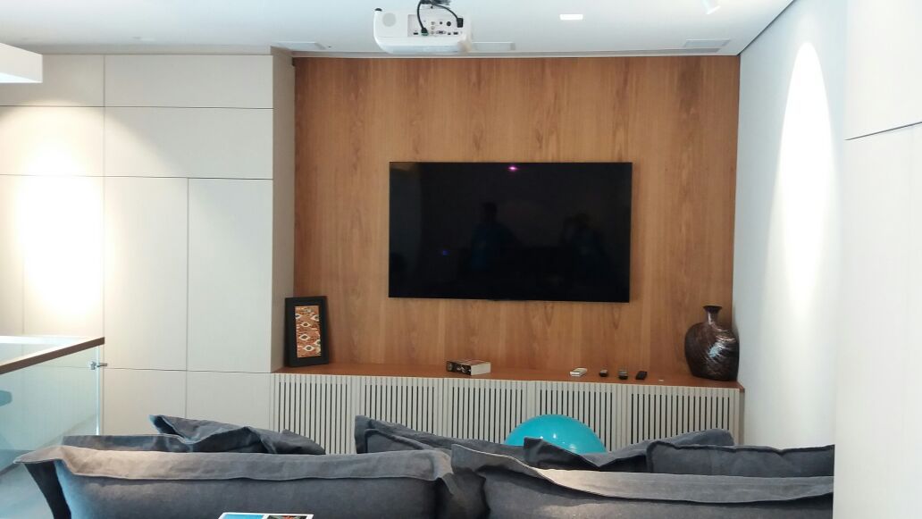 TV and Music room Elaine Hormann Architecture Modern media room Wood Wood effect Accessories & decoration