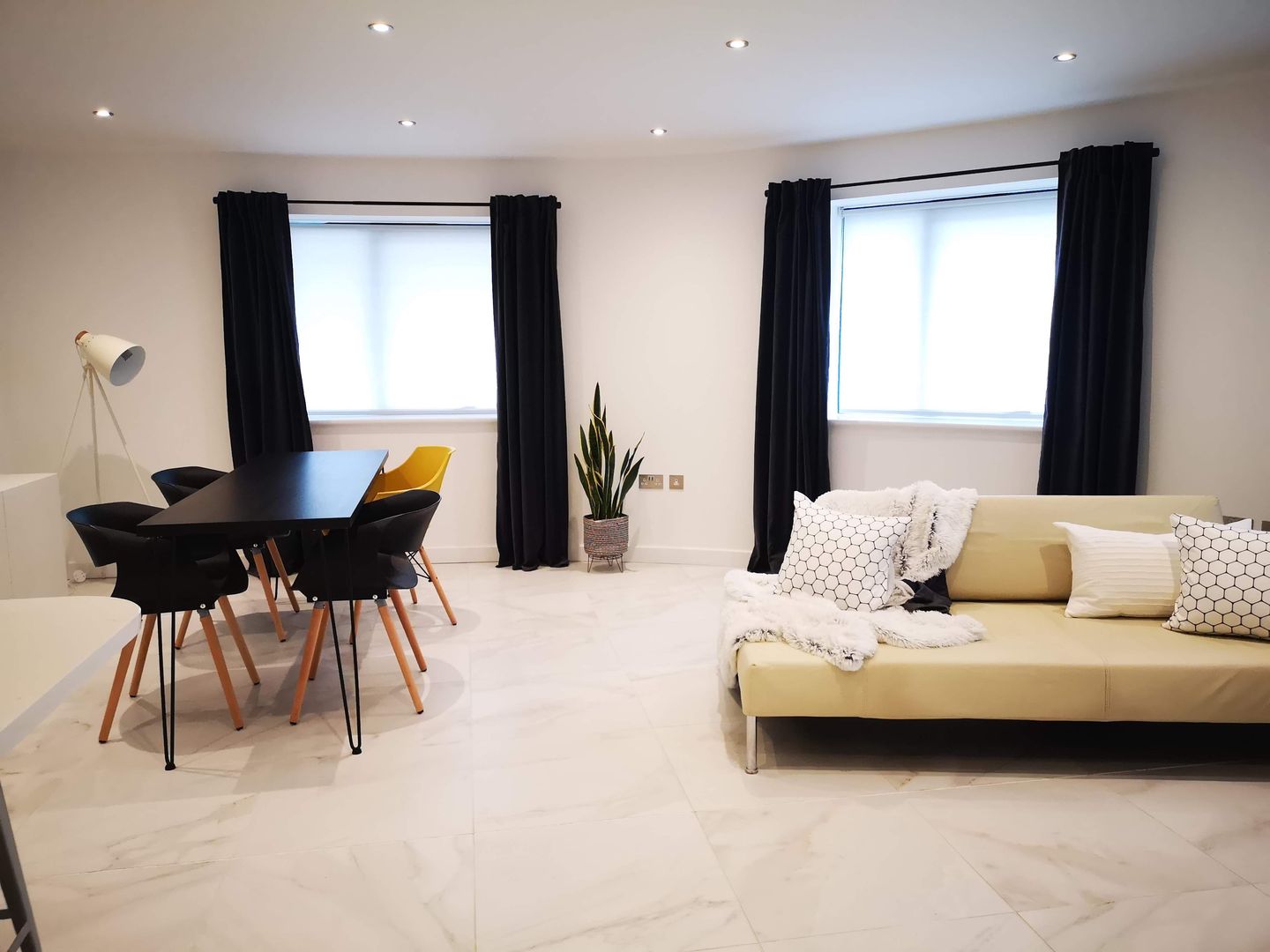 Open plan living THE FRESH INTERIOR COMPANY Livings de estilo moderno Mármol Dulux pure white & Urban Obsession mustard accessories Ikea curtains marble tiled floor open plan living ikea Besta