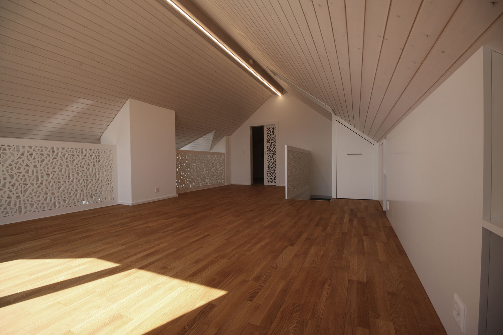 Umbau einer Dachwohnung, Ottagono+Rechsteiner Interior AG Ottagono+Rechsteiner Interior AG غرفة نوم