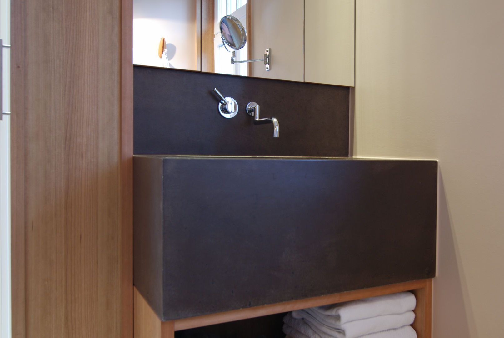 Betonwaschbecken Globulo, material raum form material raum form Kamar Mandi Modern Beton Sinks