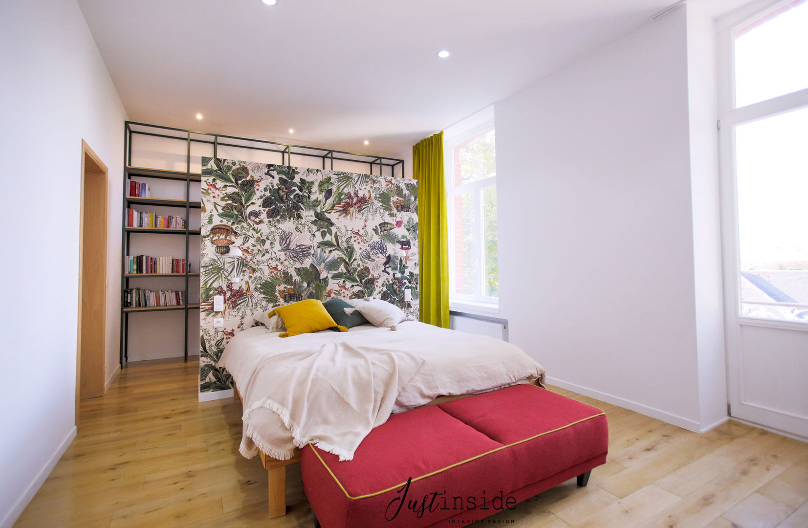 Une maison haute en couleurs, justinside justinside 모던스타일 침실 금속