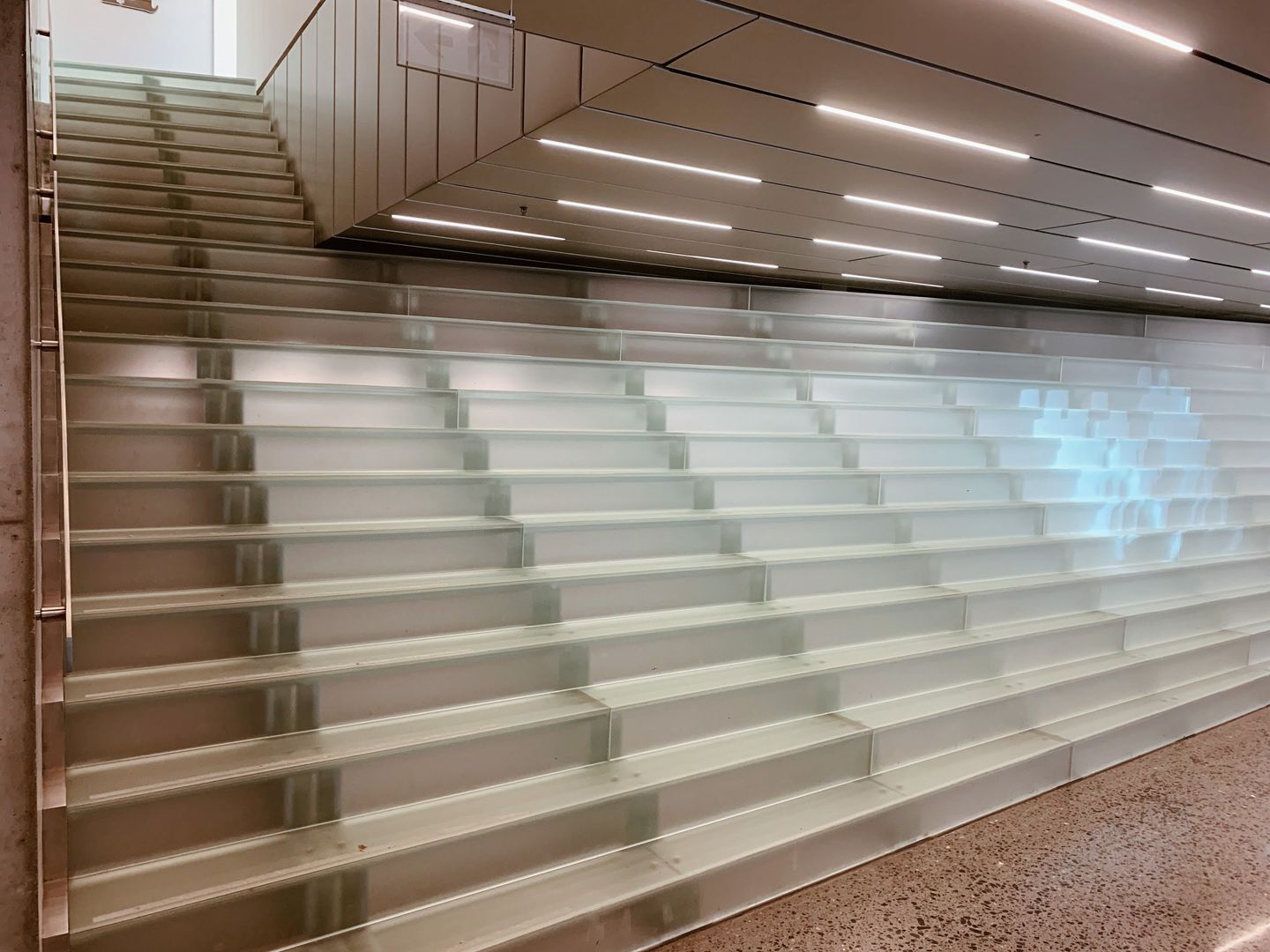 Glas-Fan, Siller Treppen/Stairs/Scale Siller Treppen/Stairs/Scale 商業空間 ガラス 美術館・博物館