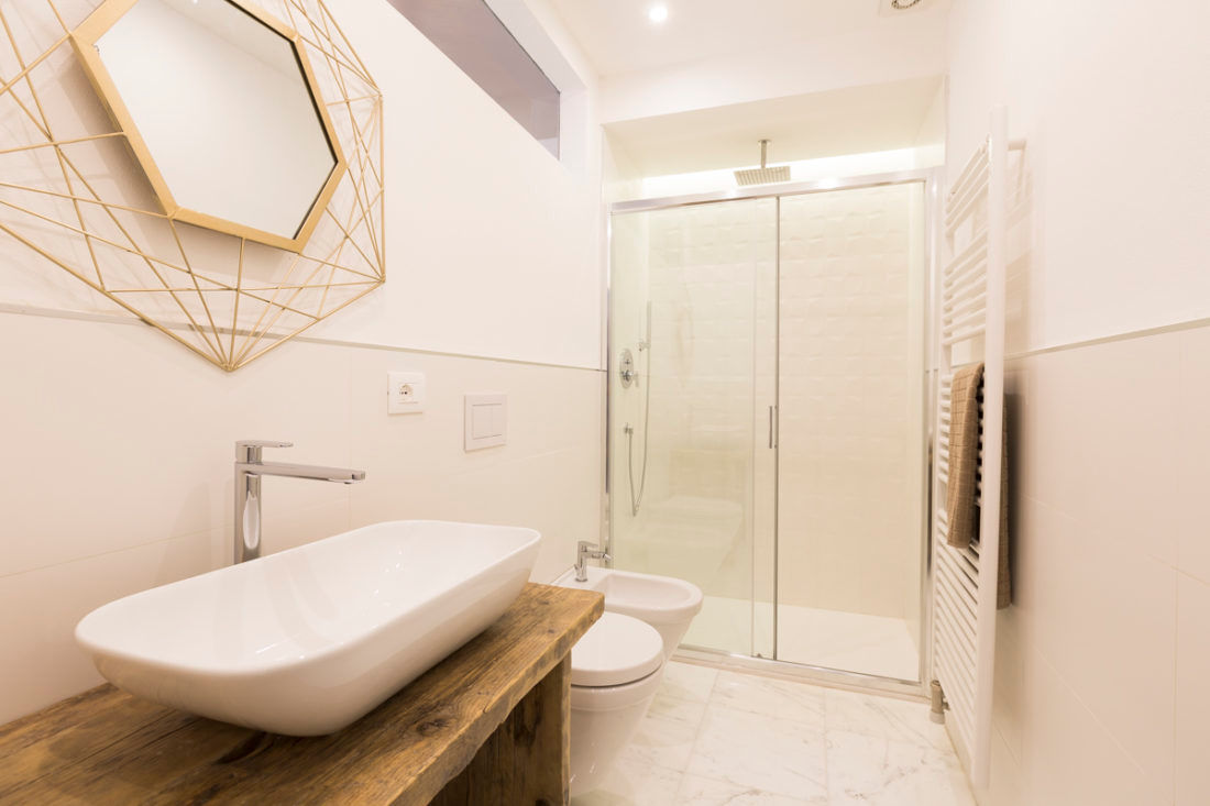 ALL TOGETHER NOW , GruppoTre Architetti GruppoTre Architetti Mediterranean style bathrooms
