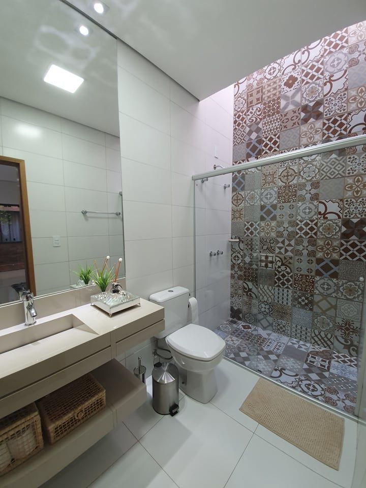 Banheiro Monteiro arquitetura e interiores Banheiros modernos banheiro domus porcelanato