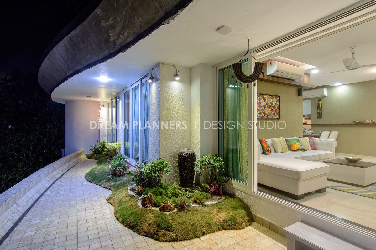 Residential Interior work , Dreamplanners Dreamplanners Tropikal Balkon, Veranda & Teras Taş Bitki & Çiçekler