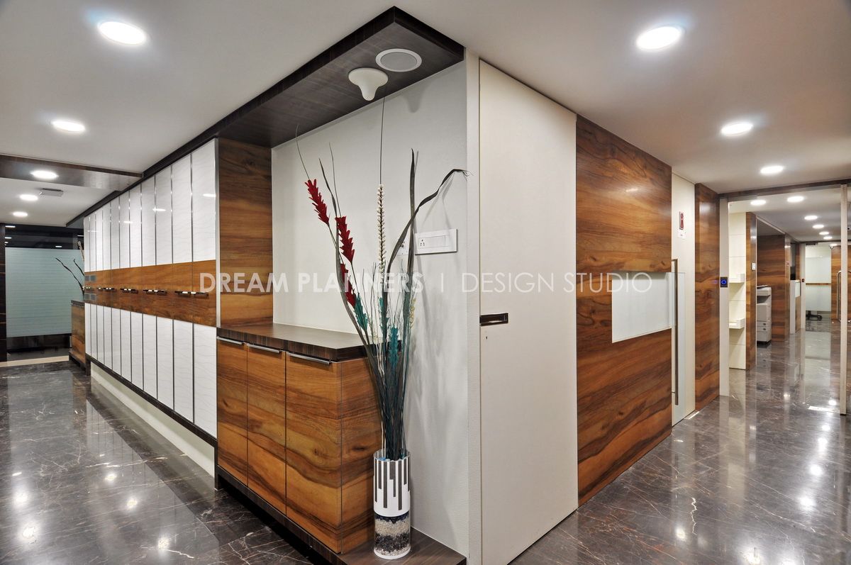 Commercial Interior Work , Dreamplanners Dreamplanners 상업공간 우드 + 플라스틱 사무실