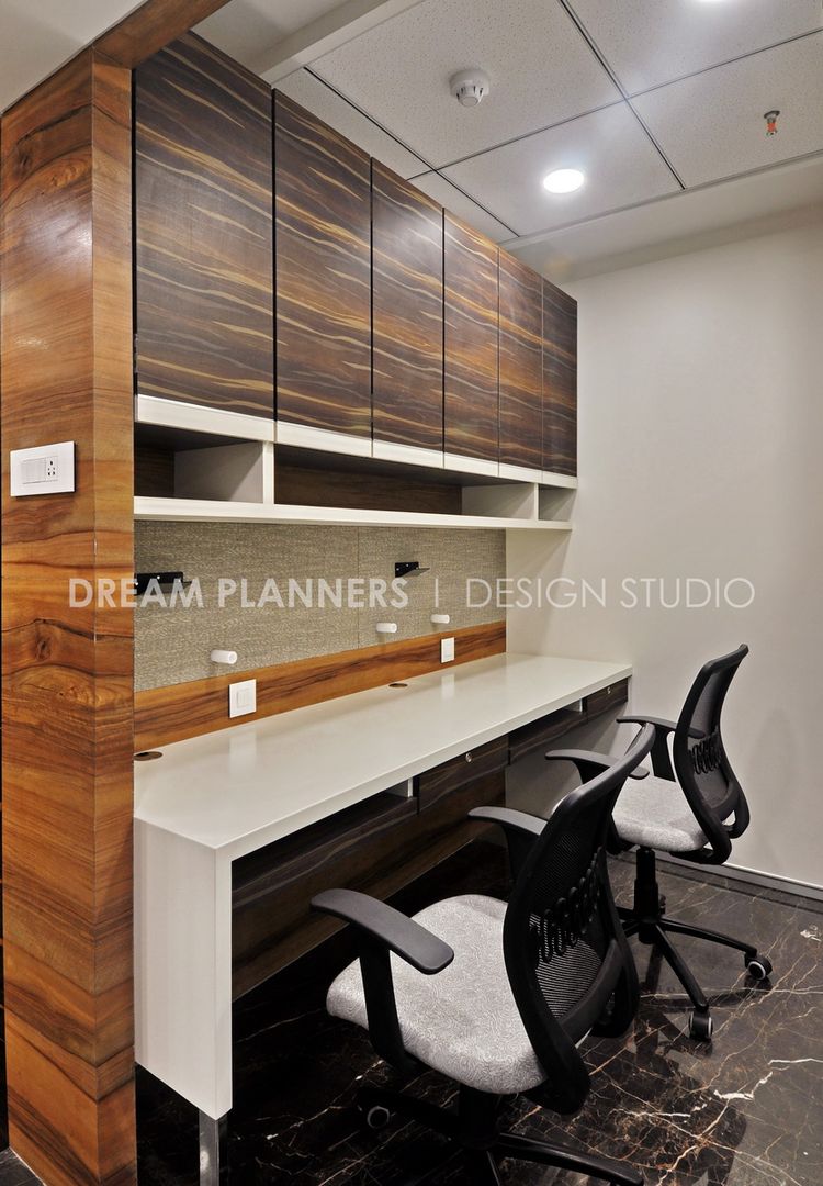 Commercial Interior Work , Dreamplanners Dreamplanners 상업공간 우드 + 플라스틱 사무실