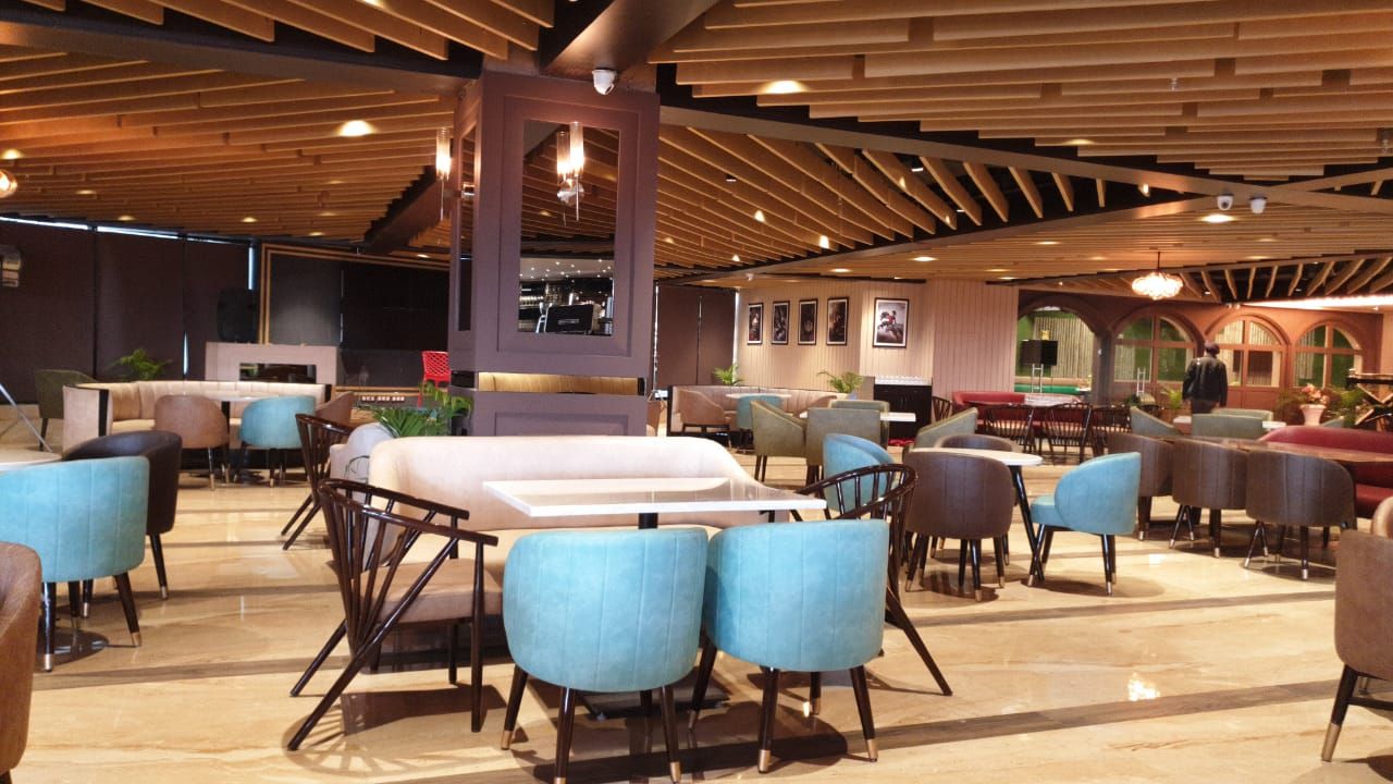 Restaurant area , Pillar treatment HC Designs Commercial spaces Wood Wood effect Bars & clubs