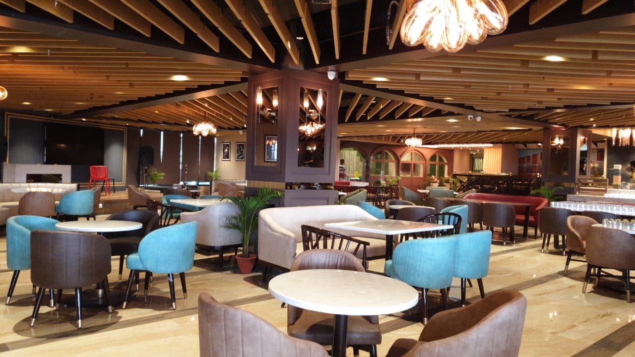 Restaurant area HC Designs Commercial spaces Wood Wood effect Bars & clubs