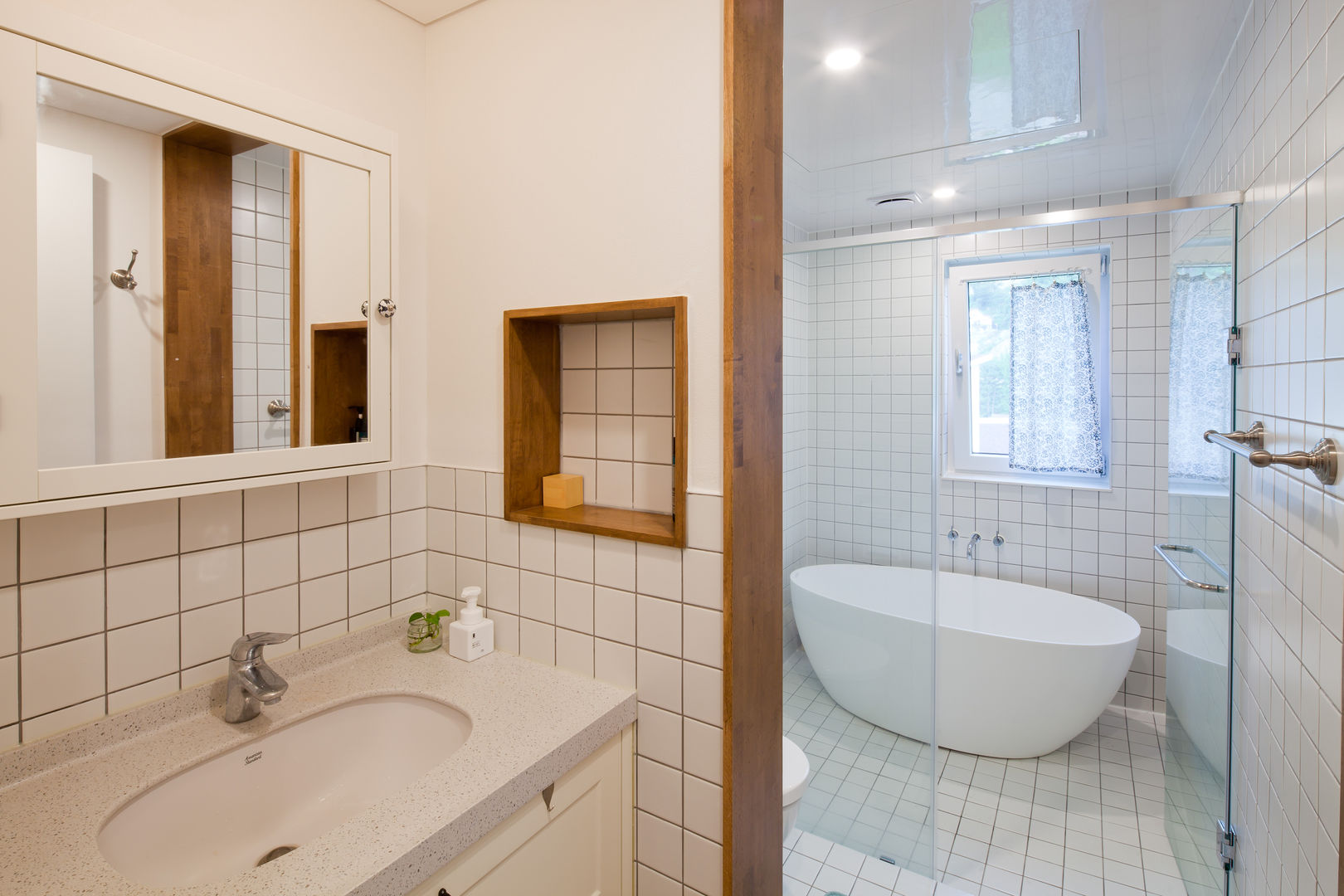 [양평목조주택]서종면 정배리에 위치한 양평목조주택 정배리2호, 위드하임 Withheim 위드하임 Withheim Modern bathroom Tiles