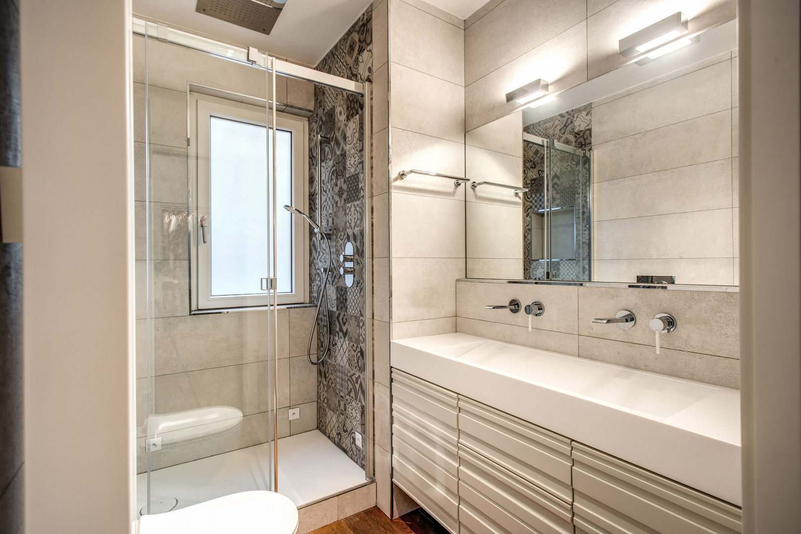 CAVALESE: Bello moderno e Funzionale, MOB ARCHITECTS MOB ARCHITECTS Modern bathroom