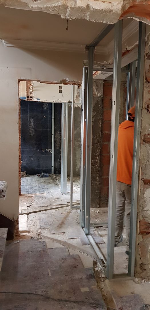 Remodelação Total de Prédio em Oeiras, Congrau Engenharia Congrau Engenharia Kleine slaapkamer IJzer / Staal