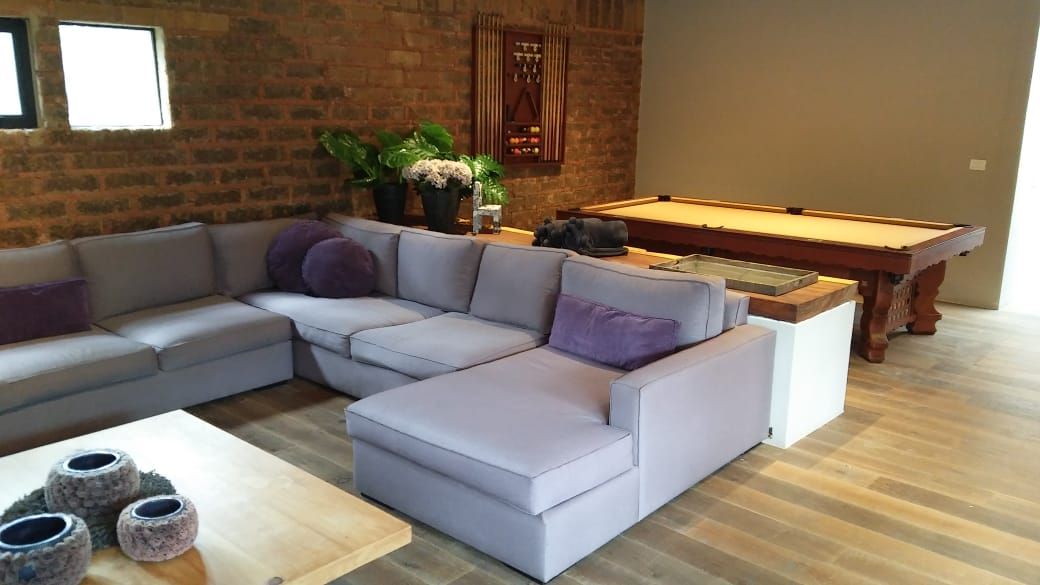 Sala Modular con Chaise Lounge ACY Diseños & Muebles Salas modernas Textil Ámbar/Dorado Sofás y sillones